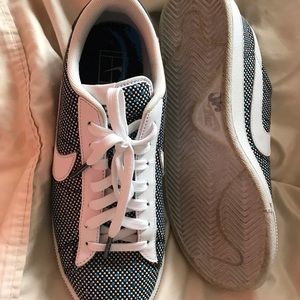 Nike men’s shoe sz8 - OBO!!